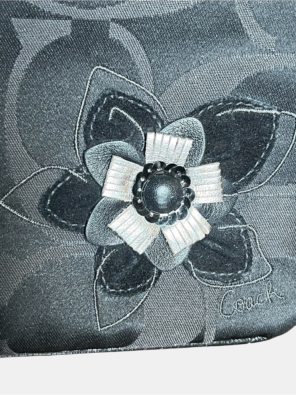Coach Black Signature Wristlet with 3D Black and Silver Flower Appliqué Y2K - Picture 4 of 13